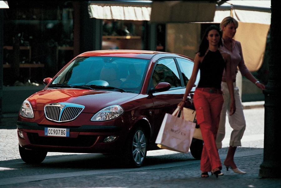  Lancia Ypsilon 2003 года  (фото 37 из 114)